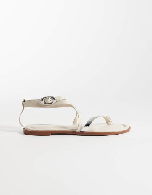 ASOS DESIGN – Florence – Riemchensandalen in Wollweiß mit Zehenschlaufe, 2 von 4