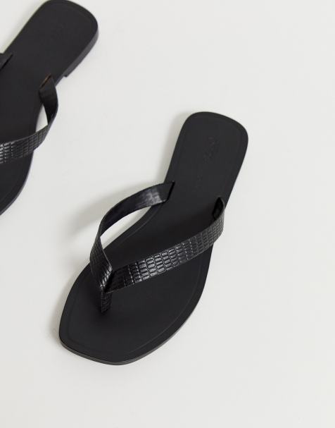 ASOS DESIGN – Florence – Zehenstegsandalen aus Leder in Kroko-Schwarz