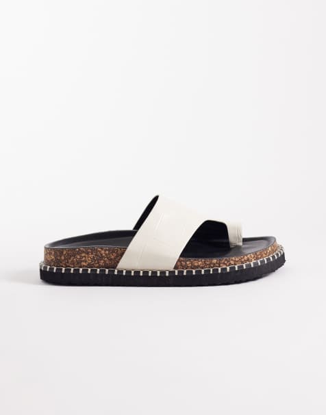 ASOS DESIGN – Floris – Flache Sandalen in Kroko-Wollweiß mit Zehenschlaufe - view 1