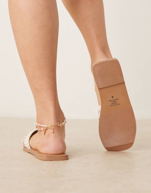 ASOS DESIGN - Flossie - Sandali bassi intrecciati bianchi a pianta larga, 4 di 4