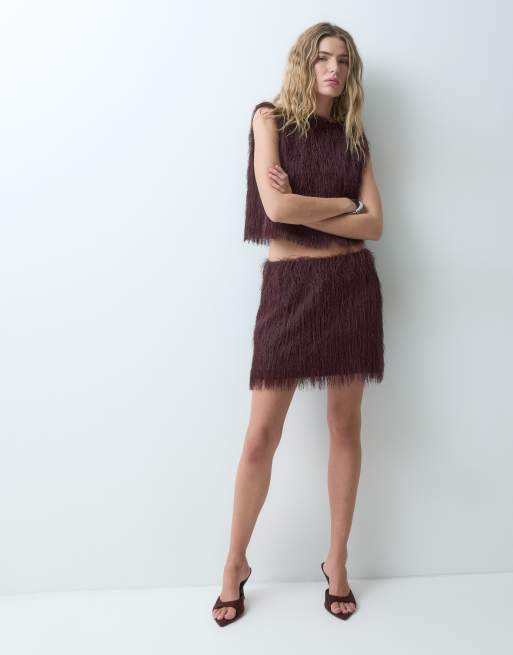 ASOS DESIGN fluffig minikjol i vinröd, 3 av 5