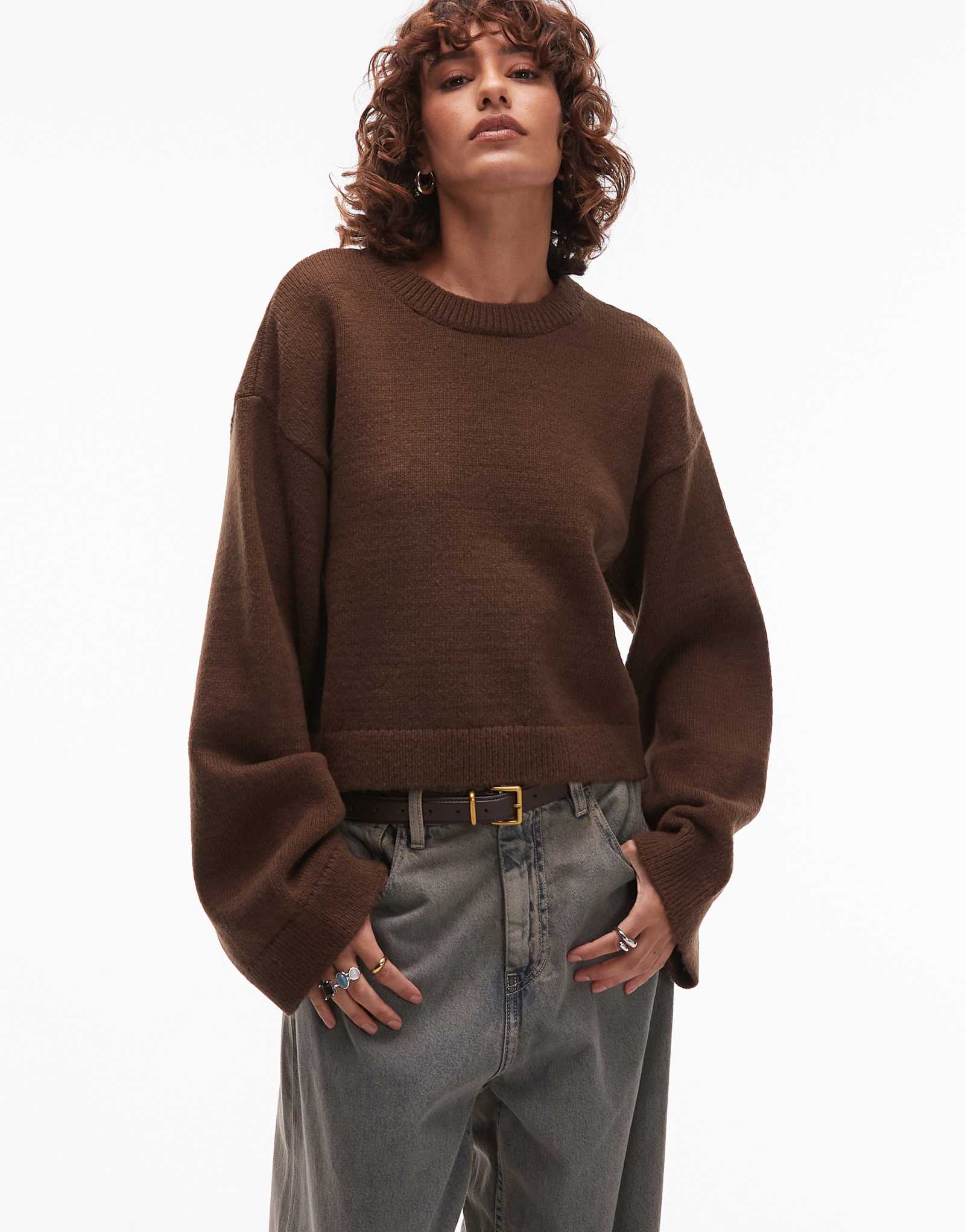 Вязаный свитер ASOS DESIGN с пышным широким рукавом коричневого цвета