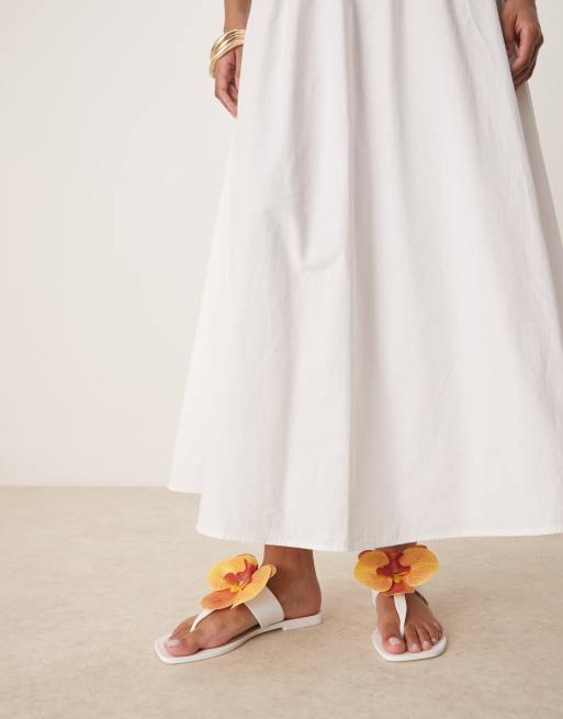 ASOS DESIGN – Flutter – Vita flip flops med orkidé i gummimaterial, 4 av 4