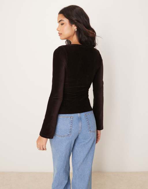 ASOS DESIGN - Fluwelen asymmetrische top van corduroy met knoopsluiting in bruin, 2 van 4