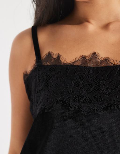 ASOS DESIGN - Fluwelen cami top met kanten rand in zwart, 2 van 4