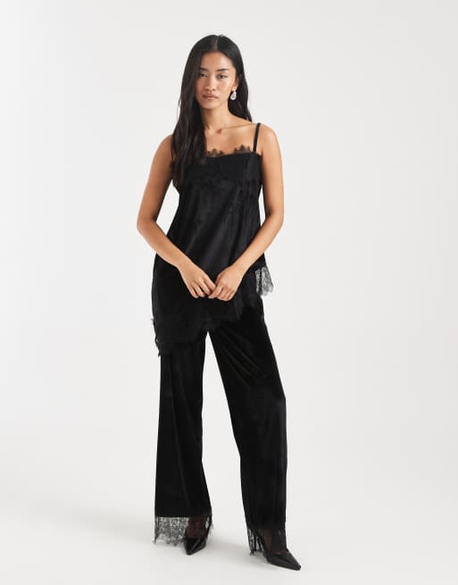 ASOS DESIGN - Fluwelen cami top met kanten rand in zwart, 4 van 4