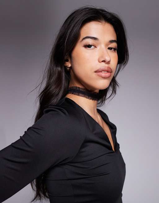 ASOS DESIGN - Fluwelen choker met ruches langs de rand in zwart