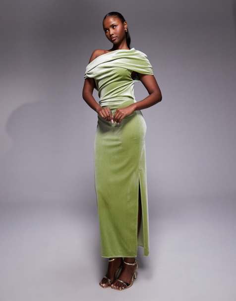 ASOS DESIGN - Fluwelen midi-jurk met afhangende schouder in groen - view 1