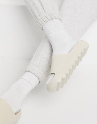 claquette monobloc