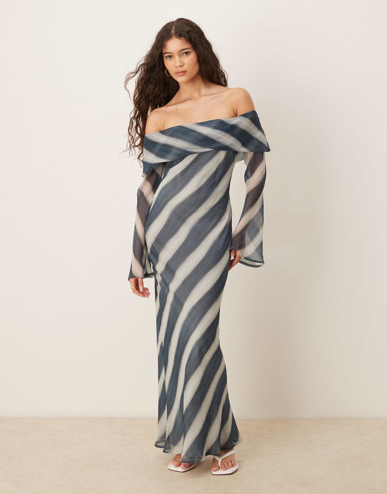 ДИЗАЙНЕРСКОЕ миди-платье ASOS bardot с отложным воротником и принтом в синюю полоску