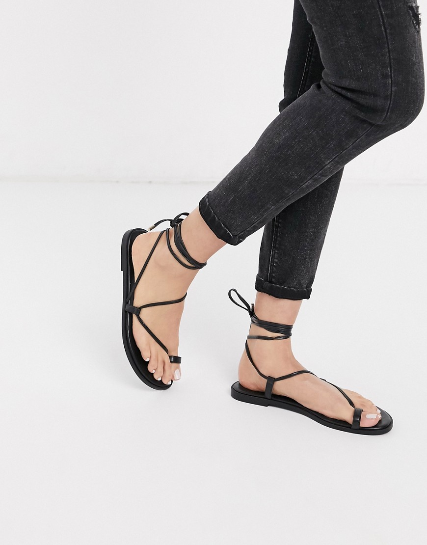 ASOS DESIGN - Forest - Minimalistische sandalen met teenlus in zwart