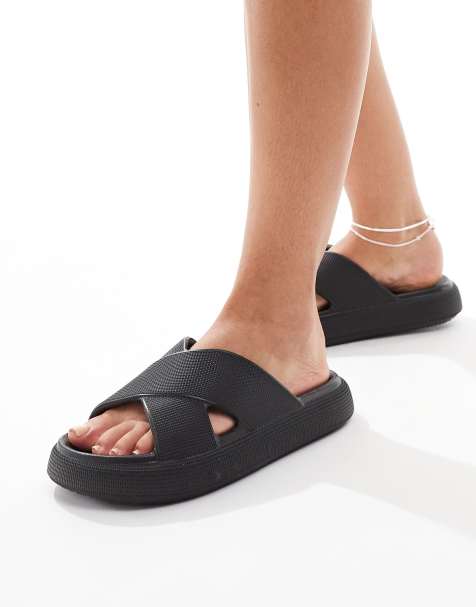 ASOS DESIGN Fudge chunky flip flops in black