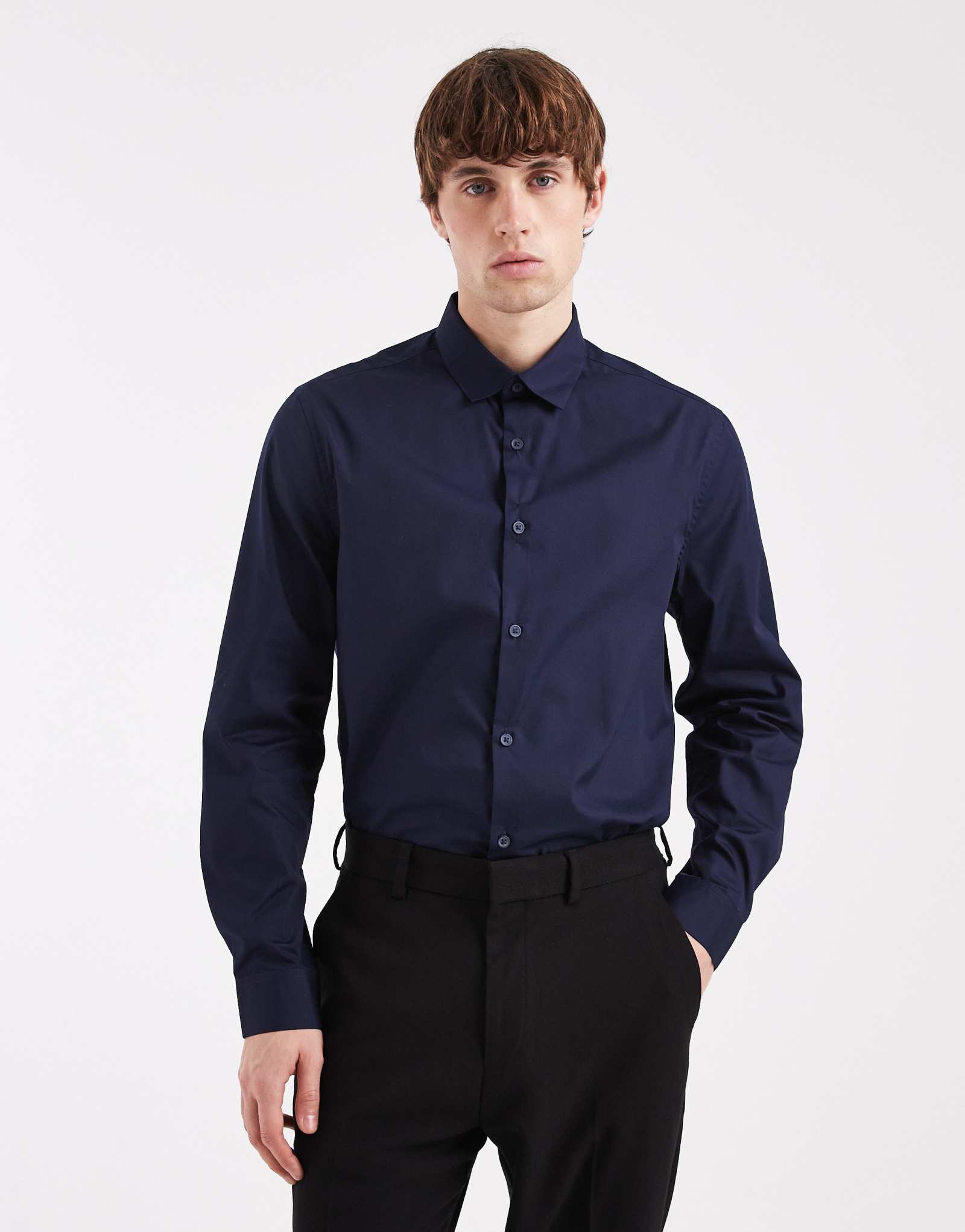 Строгая рубашка из легкого гладкого поплина темно-синего цвета от ASOS DESIGN