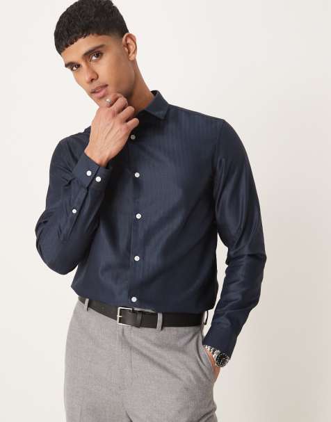 ASOS DESIGN – Formelles, bügelleichtes Hemd in Marineblau mit Fischgrätstruktur in regulärer Passform - view 1