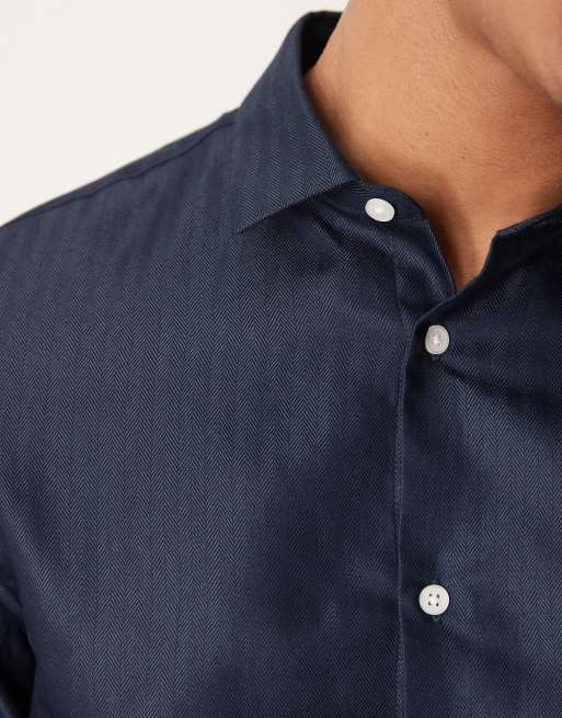 ASOS DESIGN – Formelles, bügelleichtes Hemd in Marineblau mit Fischgrätstruktur in regulärer Passform, 2 von 4