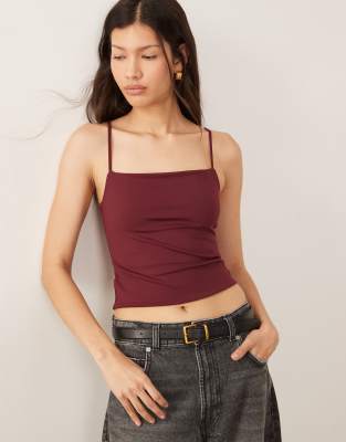 ASOS DESIGN - Formendes Cropped Camisole-Top in Burgunderrot