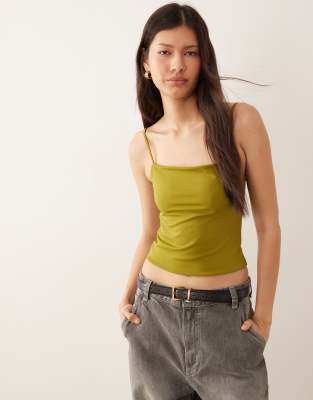 ASOS DESIGN - Formendes Cropped-Camisole-Top in Grün