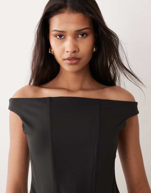 ASOS DESIGN – Formendes Korsett-Oberteil in Schwarz mit Carmen-Ausschnitt und Korsettstäbchen, 3 von 4
