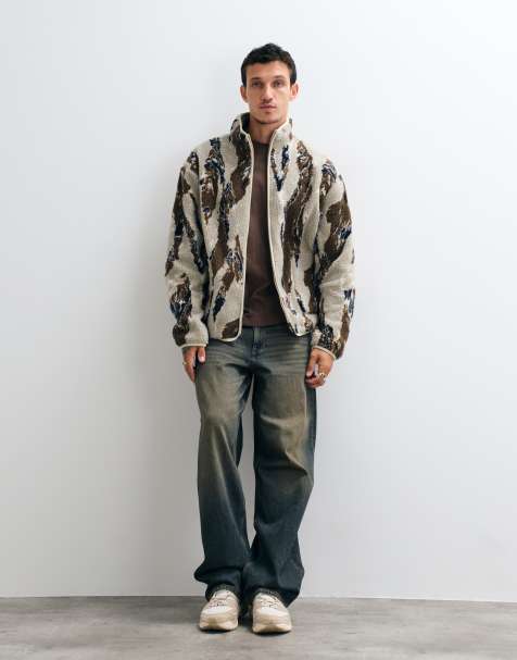 ASOS DESIGN - forro polar borg holgado con cremallera y estampado camuflaje en marrón - view 1