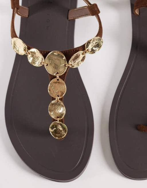 ASOS DESIGN - Fortuna - Platte teenslippers met muntjes in chocoladebruin, 2 van 4