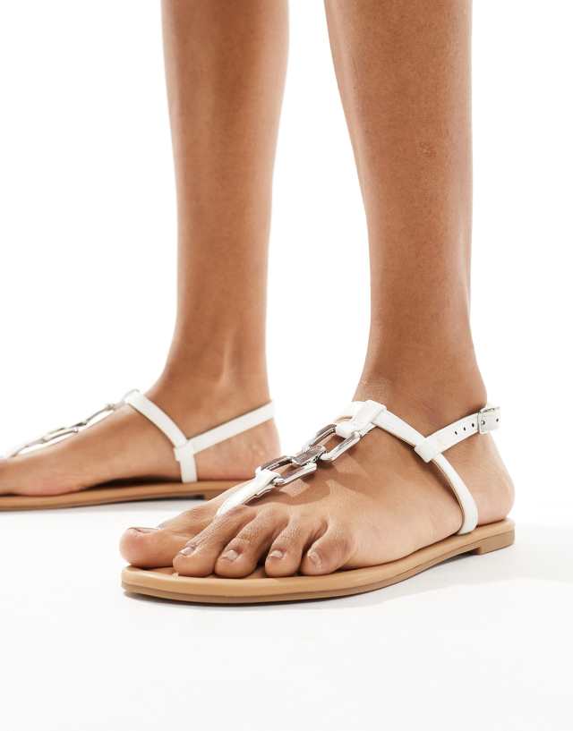 ASOS DESIGN - fortune hardware flat sandal in white