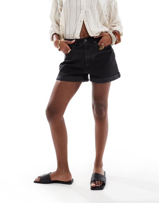 ASOS DESIGN - Forvaskede, sorte og komfortable mom-shorts i denim