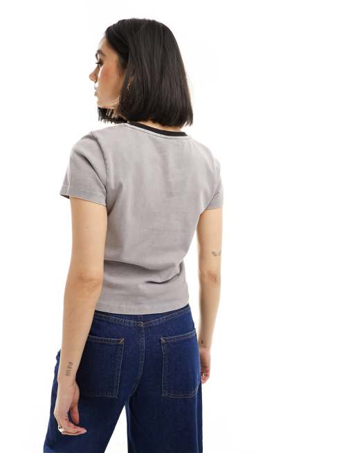 ASOS DESIGN - Forvasket og grå baby-t-shirt med "Paris 84"-grafik, 3 af 4