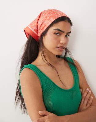ASOS DESIGN - Foulard carré à imprimé cachemire - Rouge