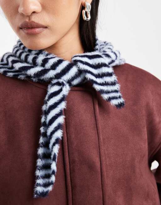 ASOS DESIGN - Foulard triangle rayé en maille frangée - Bleu marine et bleu clair, 3 de 3