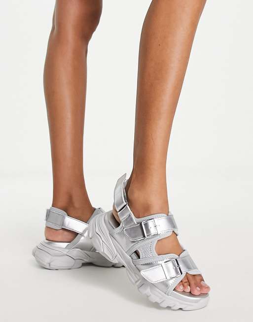 ASOS DESIGN - Fountains - Sølvfarvede chunky flade sandaler i sporty design