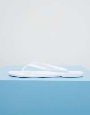 Foxton jelly flip flops in white