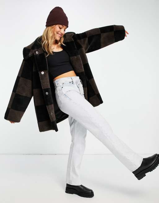 ASOS DESIGN - Frakke i imiteret lammeskind med brunt/sort skaktern