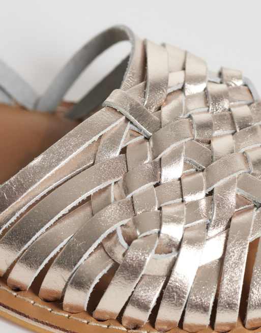 ASOS DESIGN - Fray - Sandales plates larges en cuir tressé - Doré, 3 de 4