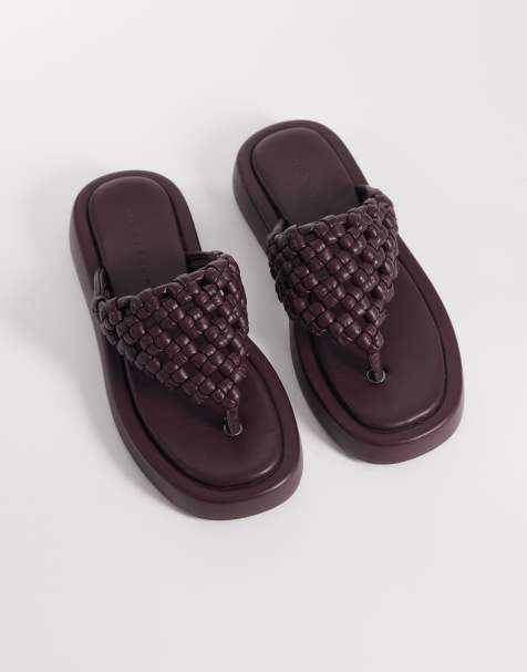 ASOS DESIGN – Freddy – Sandalen in Burgunderrot mit flacher Plateausohle und grobmaschigem Flechtdesign - view 1