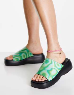 chunky sandals 90s