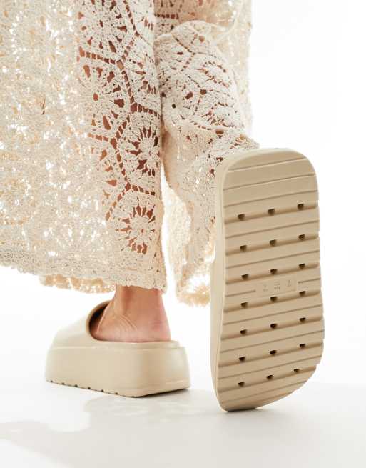 ASOS DESIGN - Freedom - Slippers met brede pasvorm en plateauzool met profiel in gebroken wit, 4 van 4