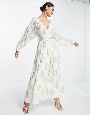 ASOS DESIGN - Freizeit-Maxikleid aus Jacquard in Weiß- und Gold-Metallic mit Gürtel und Fledermausärmeln-Bunt