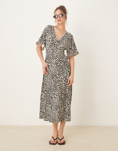 ASOS DESIGN – Freizeit-Midikleid mit Tierfellmuster, ausgestelltem Ärmelsaum und Knopfleiste vorne - view 1