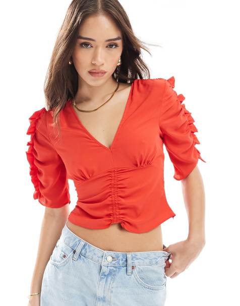 ASOS DESIGN – Freizeitbluse in Rot mit V-Ausschnitt - view 1