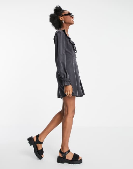 ASOS DESIGN – Freizeitkleid aus weichem Denim mit Rüschen in verwaschenem Schwarz, 4 von 4