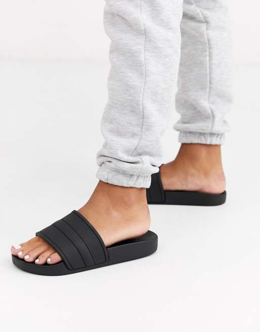 ASOS DESIGN Freya pool slider in black | ASOS