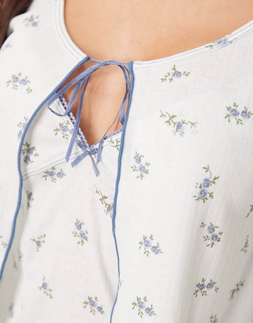 ASOS DESIGN – Freya – Pyjama-Strickjacke aus Pointelle mit blauem Blümchenmuster, 2 von 4