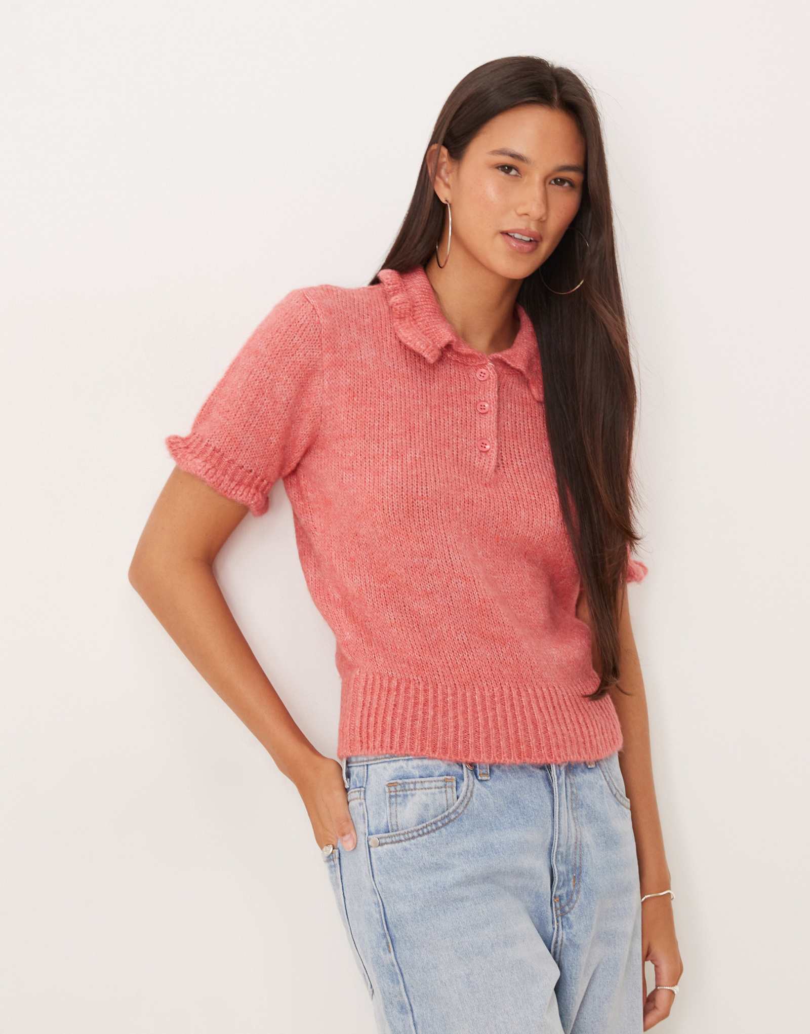 Вязаный топ-поло с зауженной талией и оборками от ASOS DESIGN розового цвета