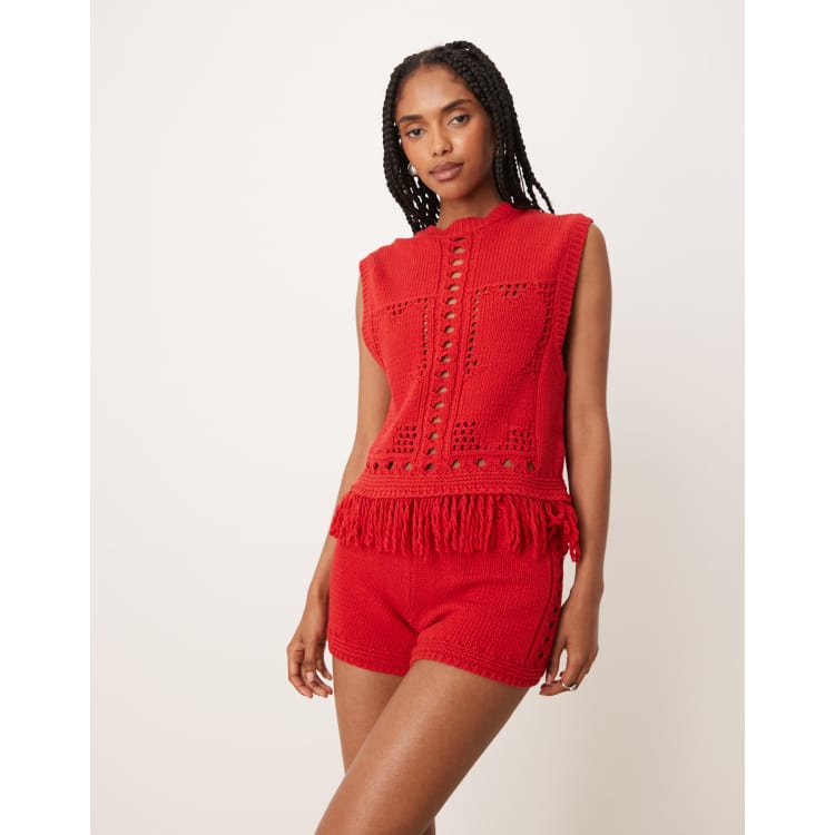 208737089-1-red?$n_750w$&wid=