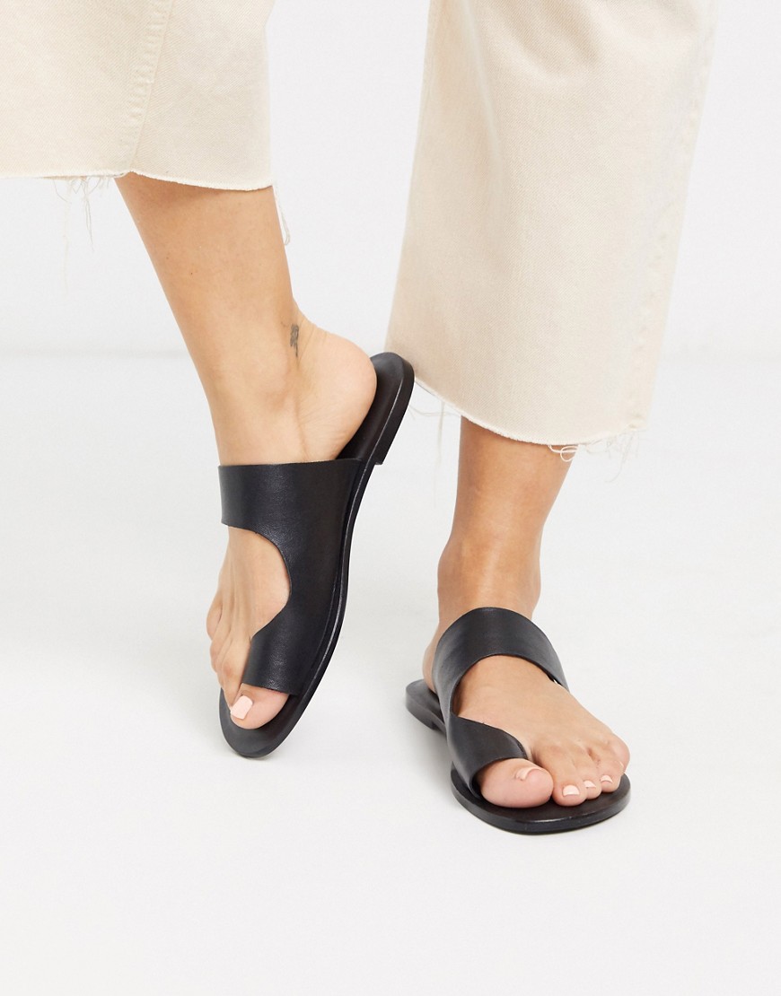 ASOS DESIGN - Frome - Platte sandalen met teenlus in zwart