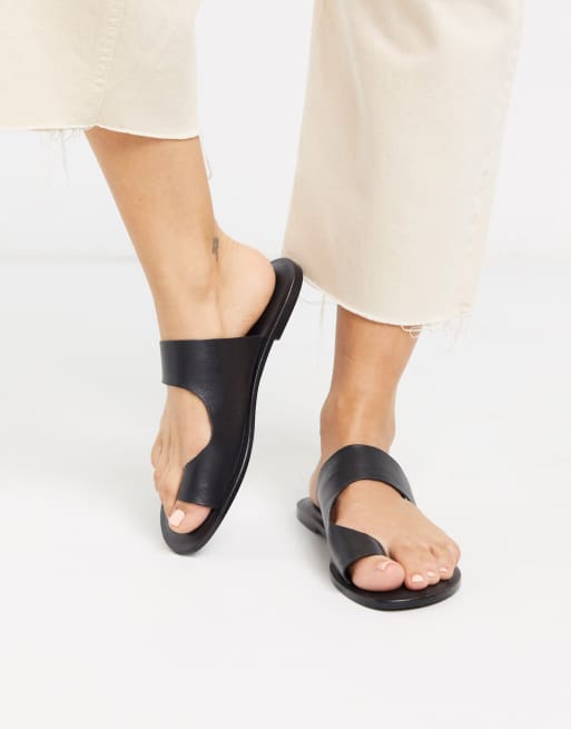 Black toe loop discount sandals