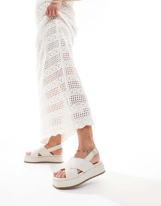 ASOS DESIGN – Frosty – Zweiteilige Sandalen in Wollweiß mit dicker Sohle, 2 von 4
