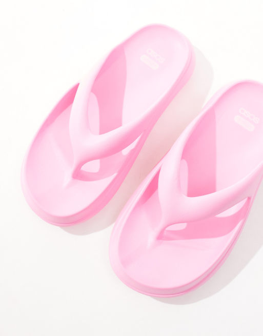 ASOS DESIGN Fudge chunky flip flops in bright pink, 3 of 4
