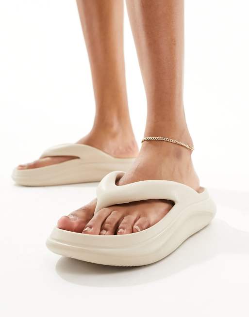 ASOS DESIGN Fudge chunky flip flops in off white