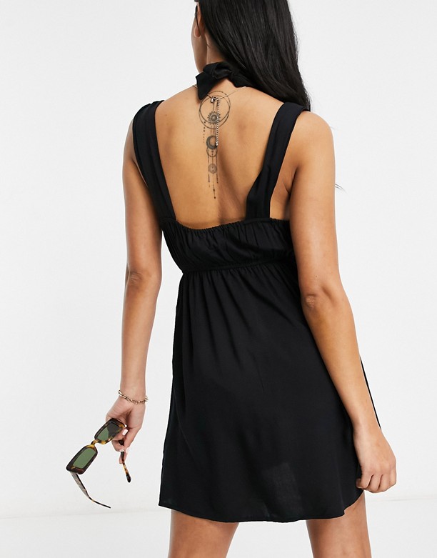 ASOS DESIGN Fuller Bust – Czarna plażowa sukienka mini z materiału z recyklingu z węzełkami na ramiączkach Czarny 2021 Rabat 